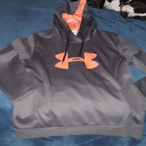 Womens size lrg Under Armour hoodie